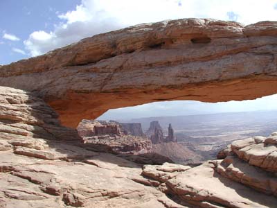 Ausblick durch Mesa Arch